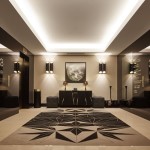 Tyylikäs sisustus jatkuu myös hissiauloihin