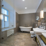 Executive huoneen kylpyhuone ammeella