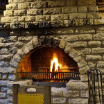 Ravintolan puolelta löytyy myös takka