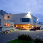 Stand Spa hotelli katukuvassa illalla