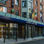 Academy Plaza Hotellin sisäänkäynti