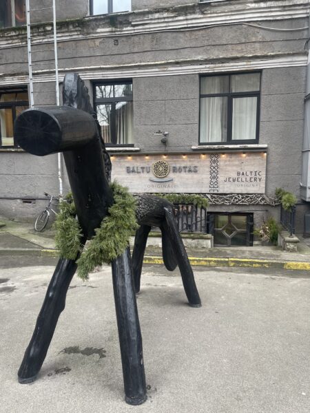 Perinteisiä latvialaisia koruja