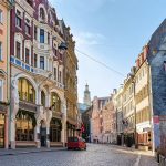 Riian vanhankaupungin katu. Vanhat Jugend talot ja mukulakivikatu.