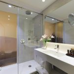 Delux huoneen kylpyhuone