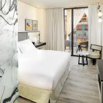 Kahden hengen superior huone parvekkeella