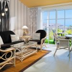 Sviitin oleskelualue ja huikeat vuoristonäkymät