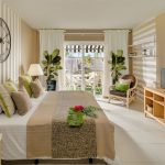 Parivuoteelta näkymät ikkunasta ulkoalueelle