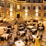 von Stackelberg hotellin sisäpihan terassi