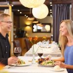 Tunnelmallinen illallinen Kreutzwald hotellin ravintolassa Nipernaadi