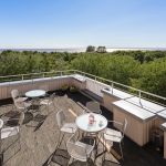 Medical Span ulkokattoterassi kesällä merinäkymin