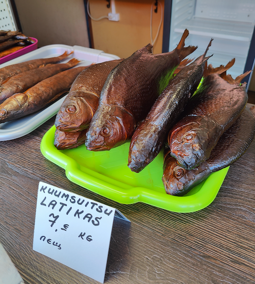 Tienvarresta savukalaa