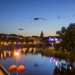 Emajoki iltavalaistuksessa