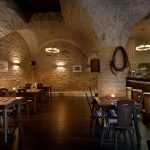 Vihulan ravintola Kaval Antsin hovimainen kellarisali