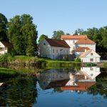 Vihulan kartano ja lampi kesällä