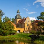 Lielstrauben linnan rakennuksia ja lampi