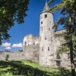 Haapsalun piispanlinna kesällä