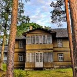 Keltainen pitsihuvila Võsun rannalla