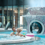 PAriskunta Tallink Span allasosastolla porealtaassa