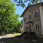 Olustveren kartanon piha-alue