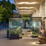 Ulvova Kulttuurisusi hotellin edustalla, Nordic Hotel Forum