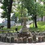 Suihkulähde Narvan vanhimmassa puistossa.