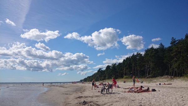 Valge rand lähellä Pärnua