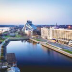 Radisson BLU Hotel Daugava sijaitsee joen rannalla