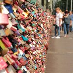 Rakkauslukot Hohenzollernin silalla.