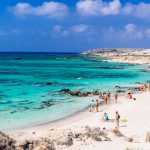 Kuuluisa vaaleanpunainen koralli ranta Elafonisi Kreetalla