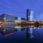 Hotelli sijaitsee Emajoen rannalla