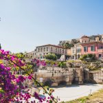 Akropoliin kupeessa sijaitseva Plaka on Ateenan vanhakaupunki