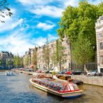 Amsteljoessa jokilaivoja kesällä