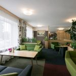 Hotellin aula on viihtyisä