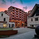 Hotelli sijaitsee trendikkäällä alueella