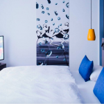 Sininen lounge-huone