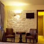 Standard huoneen pöytä ja tuolit