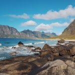 Merta, kivikkoa ja tuntureita