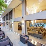 Yleiskuvaa ulkoterassista