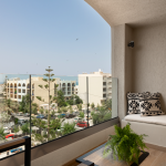 Parvekenäkymä kadulle