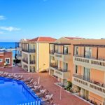 Porto Kalami hotellin uima-allasalue