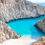 Kirkasta turkoosin sinistä vettä Seitanilla