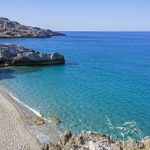 Turkoosia vettä ja valkoista rantahiekkaa Plakiaksella