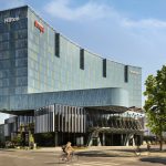 Julkisivu päivällä