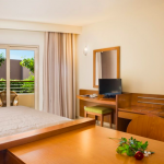 Junior sviitin yleiskuva parvekkeelle päin