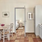 Yhden makuuhuoneen huoneiston keittiö