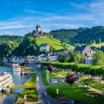 Mosel joki virtaa läpi Cochemin kaupungin