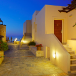 Iltakuva hotellirakennuksesta