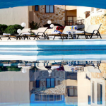 Aamukuvaa uima-altaasta