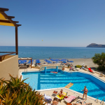 Päiväkuvaa allasalueesta