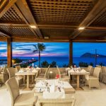 Hotellin ravintola illalla